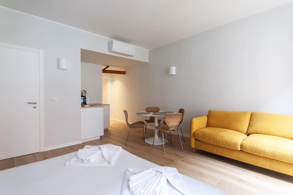 Youhosty - Ticinese Suite 1 Milano Dış mekan fotoğraf
